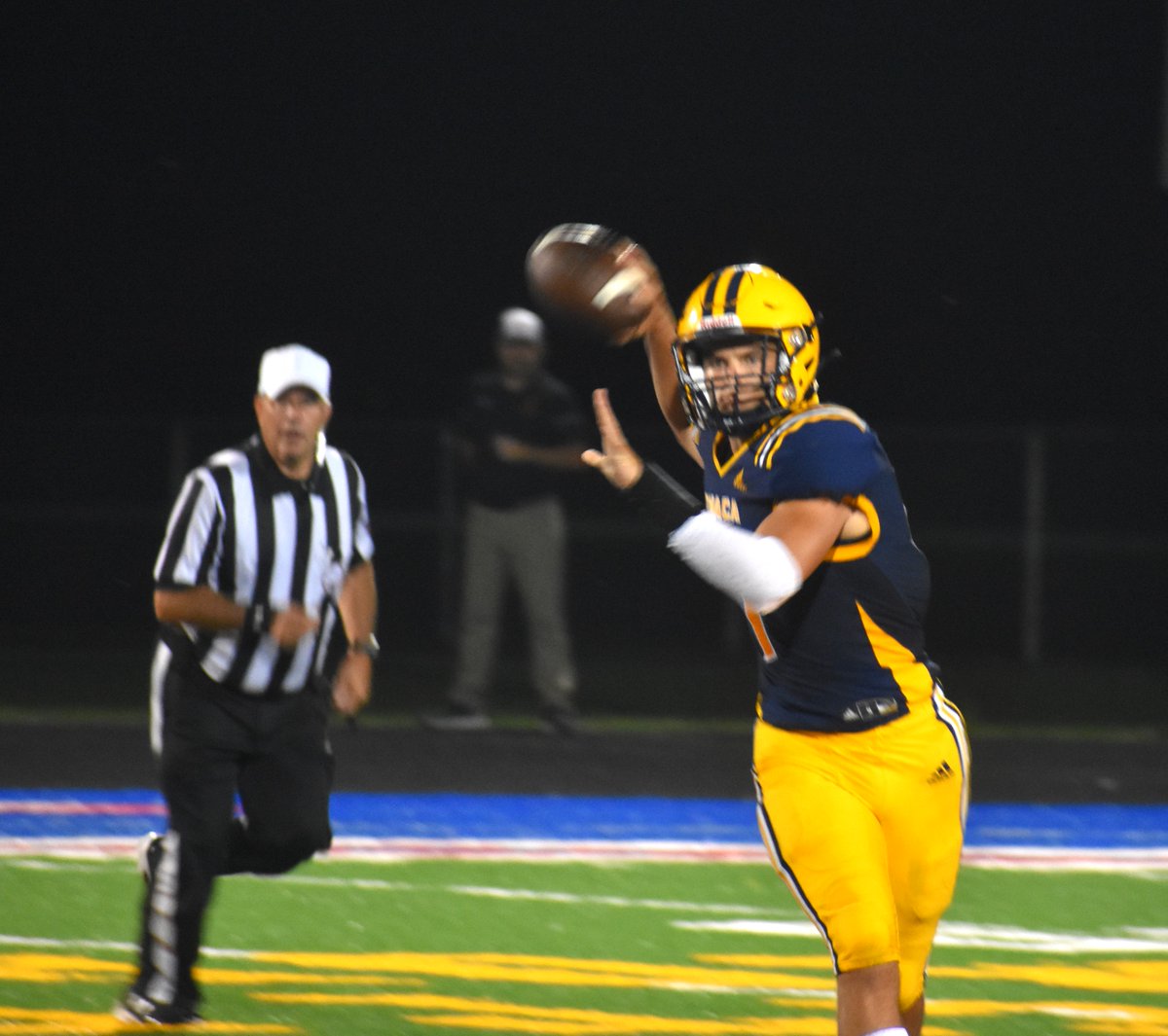 GCHeraldsports's tweet photo. There were nearly 100 points scored in Ithaca's inauguration of Veteran's Memorial Field, where the Yellowjackets beat Homer 60-39. https://t.co/qN0jLMMVYZ