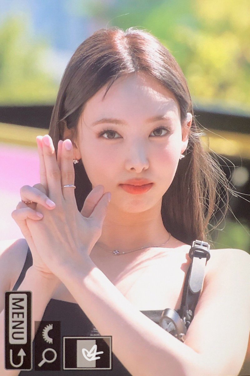 nysoioist's tweet photo. nayeon looks so pretty https://t.co/k9P9jMTH3L