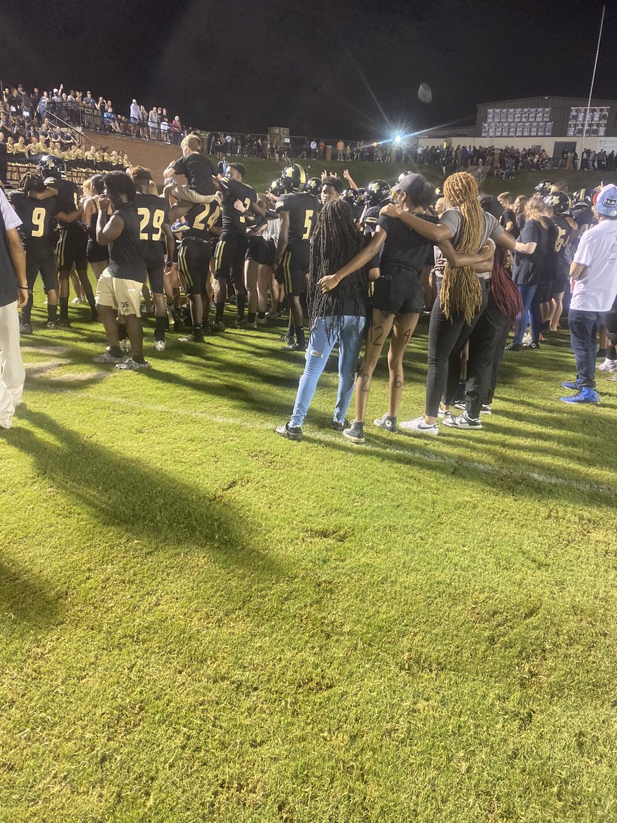 HUGE s/o to <a href="/coach_east53/">C J Easterly</a> &amp; Coach Hamlin for leading the OL to 427 yards Rushing and 113 passing in tonight 41-28 victory. Also another big shoutout to our RB Coach <a href="/art_toledo04/">Coach Art Toledo</a> &amp; <a href="/Duke2_smooth/">Duke Watson</a> who went 24 Car 290 yards with 3 TDs! <a href="/chris_parker222/">Chris Parker</a> <a href="/GHSFdaily/">GHSF Daily</a> <a href="/ParkerResources/">Parker Resources</a>