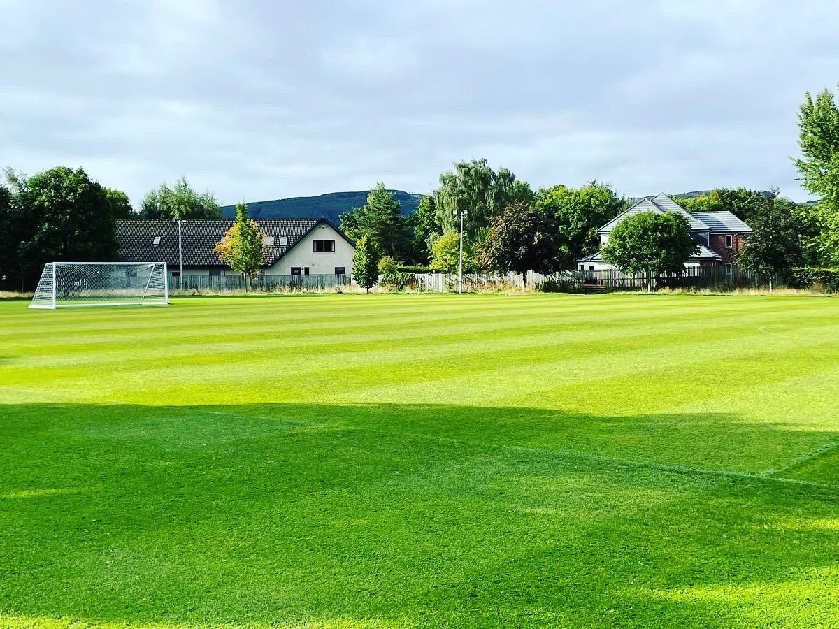 BridgeofEarnfc's tweet photo. Everything set up for this afternoons match against Kinross.

The pitch is looking in great condition thanks to head groundsman Stevie Kinnon 👏 

Hope to see a few of you down to support the boys!

MTB!! https://t.co/mUwi3ORGXg