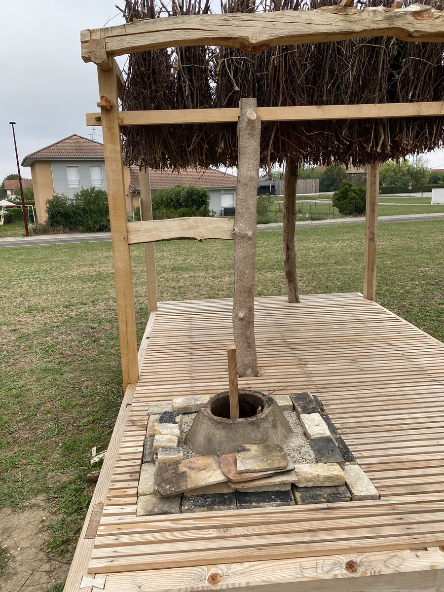 UrbanistesHdF's tweet photo. Festival #ArchiNature en vallée de Chevreuse Réinterpréter et donner des usages pour des lieux villageois partagés Place aux artistes pour des œuvres éphémères (ou pas) qui font sens avec « ça j’mange pas de pain » par #DuoOrtiga à #LesAbrets #UniversitédÉtédesUrbanistes https://t.co/3W09QBjEUa