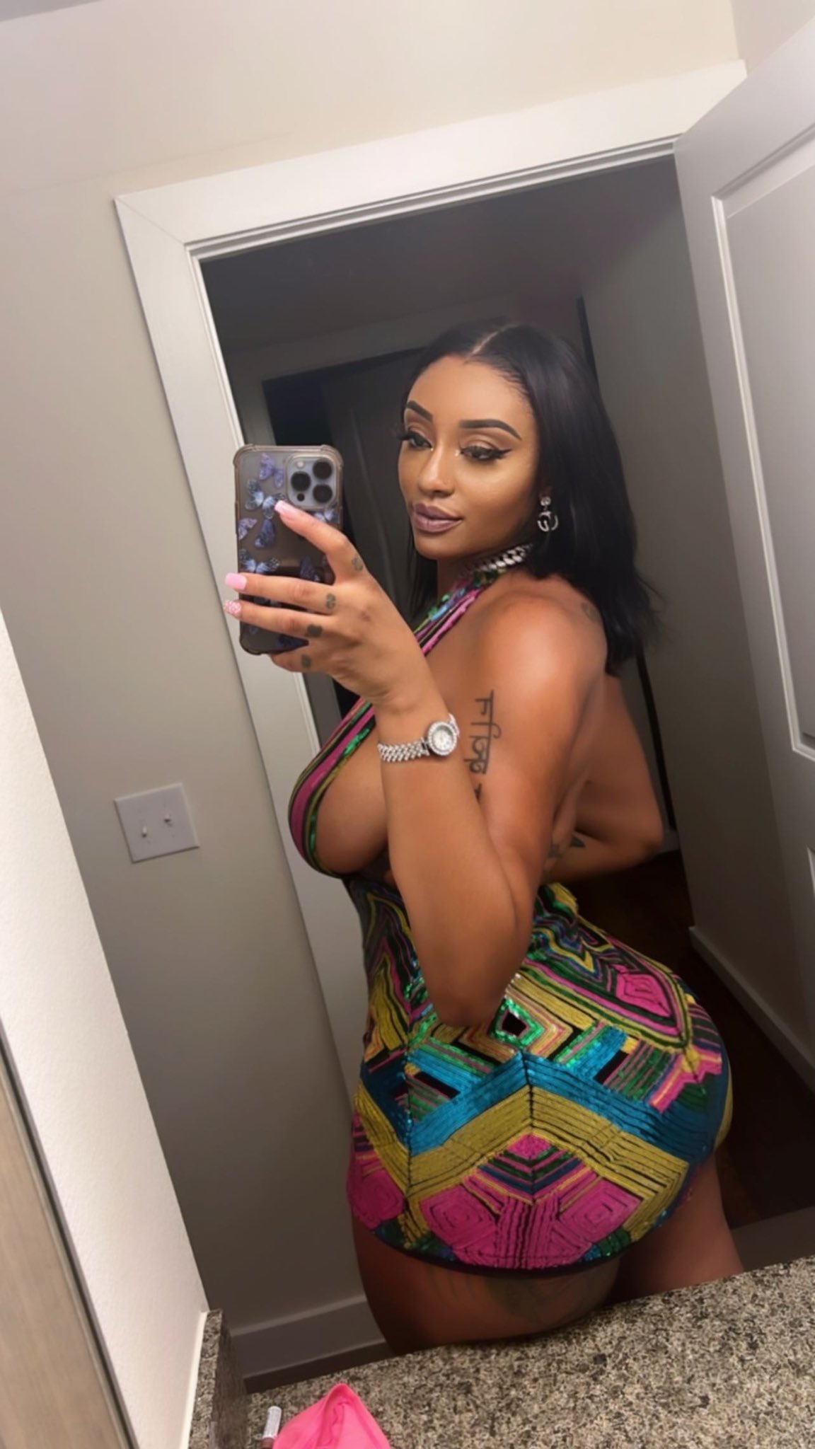 TW Pornstars - 3 pic. 🇳🇬Eze Nwanyi Ifeoma ✨. Twitter. My sexy ass 😏.  8:15 AM - 27 Aug 2022