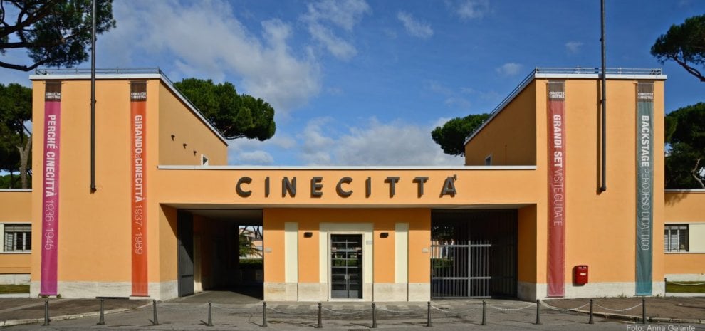 beni_culturali's tweet photo. #CINECITTÀ A #ROMA.
Scheda con il #TourVirtuale 360 della Città del Cinema che nel 1937 era la più grande d'#Europa.
E' un #NFT da collezione:
https://t.co/x2TvrlK5pZ

ENTRA nel nuovo #Mondo #CHO.earth per poter diventare proprietario di questa #Scheda:
https://t.co/qiPQCUgE8A https://t.co/ppgxDufb7S