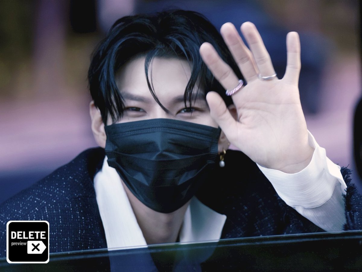 by_DELETE's tweet photo. 220827 음악중심 퇴근
 
#VIXX #빅스 #LEO #레오 #정택운
#Losing_Game #Piano_man_Op_9 
@JUNGTW_LEO https://t.co/OBKkhjVVYu