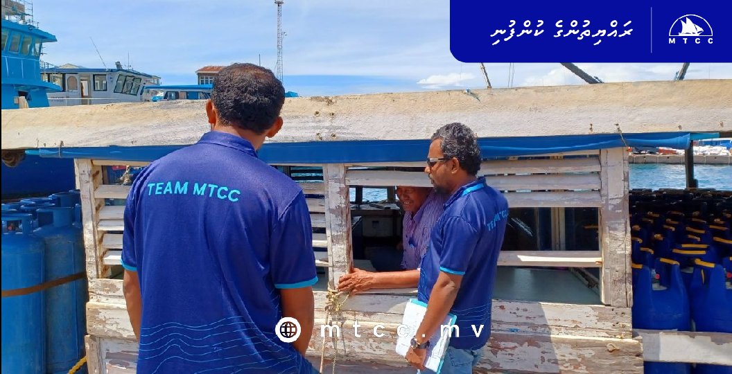 MTCCPlc's tweet photo. Our @MTCCkashavaru team is at Male' harbour meeting with customers to indentify their spare, lubricant, coating, fiber and other requirements. Our team will be actively visiting customers at Male' harbour area today. #yanmarmarine #suzukimarine #castrol #ppgcoating https://t.co/0fU55Rua3N