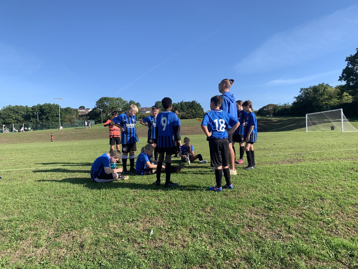 InterPlymYFC's tweet photo. U12s limbering up for a friendly vs Activate #UpTheInter https://t.co/uHSstG4Eog