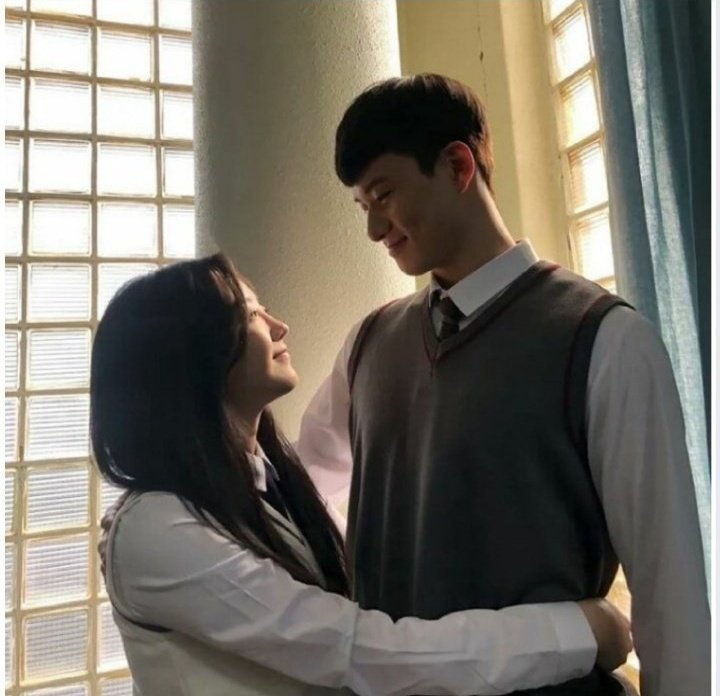 kfandefo's tweet photo. Should #ShinSeungHo star in another high school drama 😂❤
Can we get a reunion from atleast one of his costars ...he radiates cute chemistry with them 😍
#ShinYeEun #KimSoHyun #ChoiYiHyun #KimHyangYi
#Ateen #LoveAlarm 
#Howtobuyafriend
#Momentateighteen https://t.co/Az4TcNUqnf