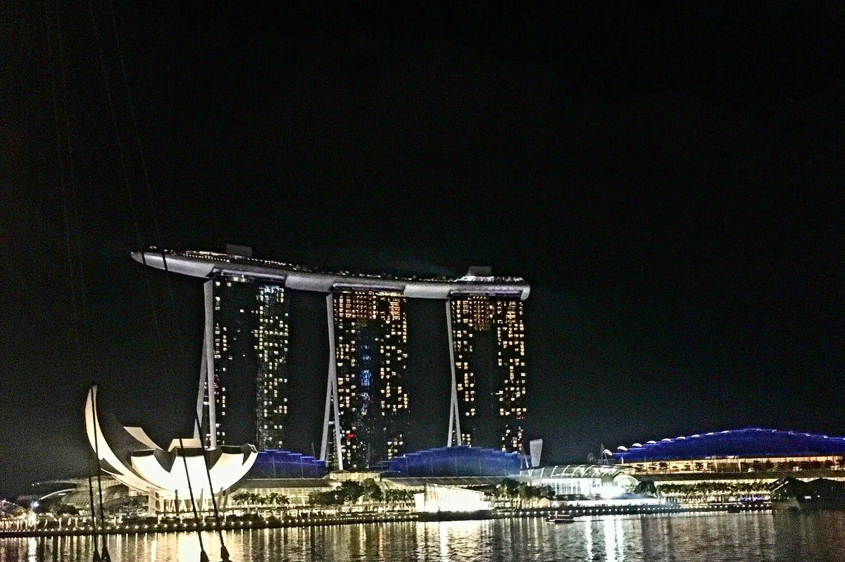 EndlessSummerPH's tweet photo. Why not spend your holiday here at the very iconic Marina Bay Sands in Singapore? 🇸🇬 

#singapore #ilovesingapore #ilovesg #marinabaysands #marinabay #instatravel #follow #endlesssummerph #endlesssummerphilippines #endlesssummerphgoestosingapore https://t.co/e9cNSZoBAv