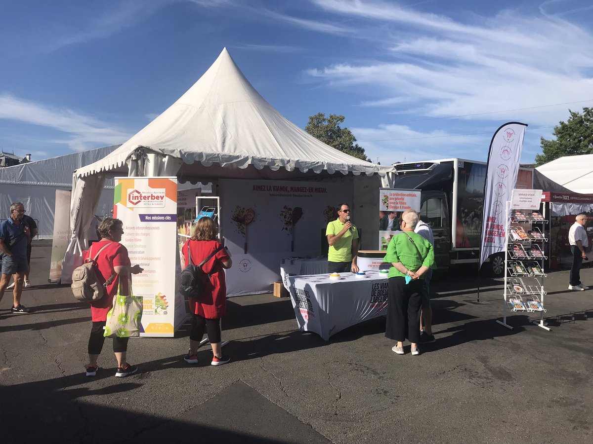 Interbevna's tweet photo. Le Festival de l’Elevage de Brive débute ! Rencontres avec les #Eleveurs et les #artisans promouvoir le Bien élever et le Bien Manger https://t.co/aR6octFwQH