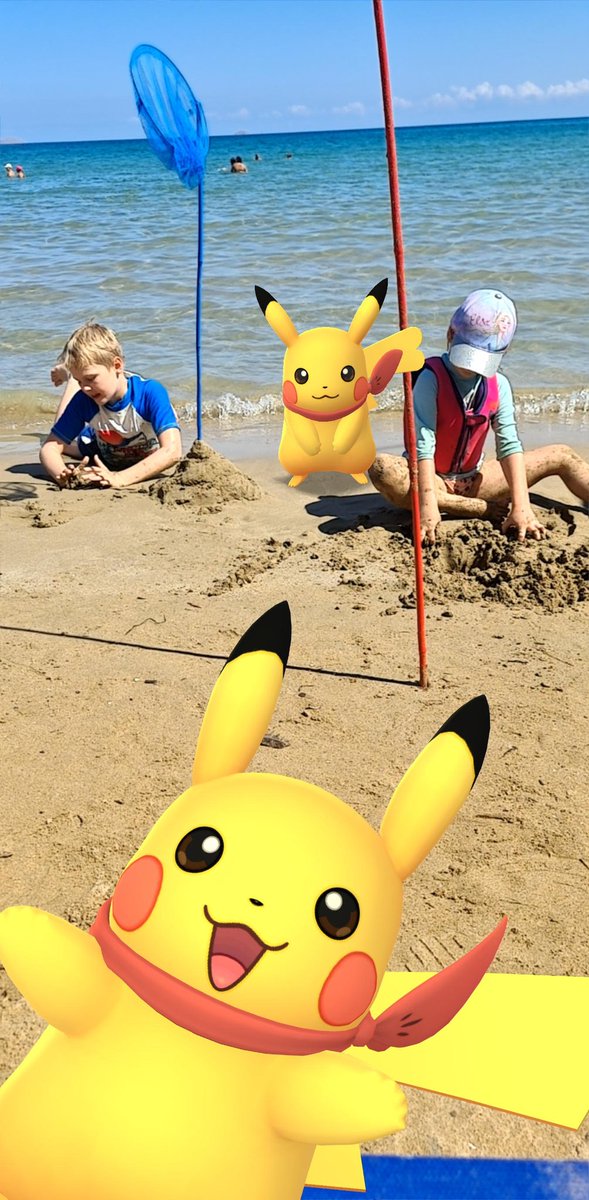 Luke_field23's tweet photo. A bit of fun on the beach, with a little help! 
#PokemonGOFest2022 #Pikachu https://t.co/ODQGHmMoA4