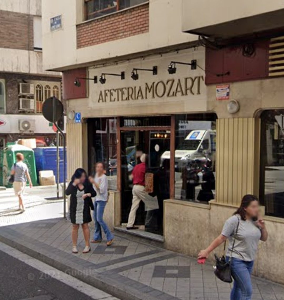 NizaValladolid's tweet photo. El otro día haciendo recados entré en la cafetería Mozart en López Gómez, y pedí un café a la vez que sacaba la cartera. Me di cuenta que había vaciado la cartera en casa y no tenía ni un €. Le dije al chico que no me lo hiciera, que no tenía efectivo para pagarle.
(Foto google) https://t.co/r49yyzcGxk