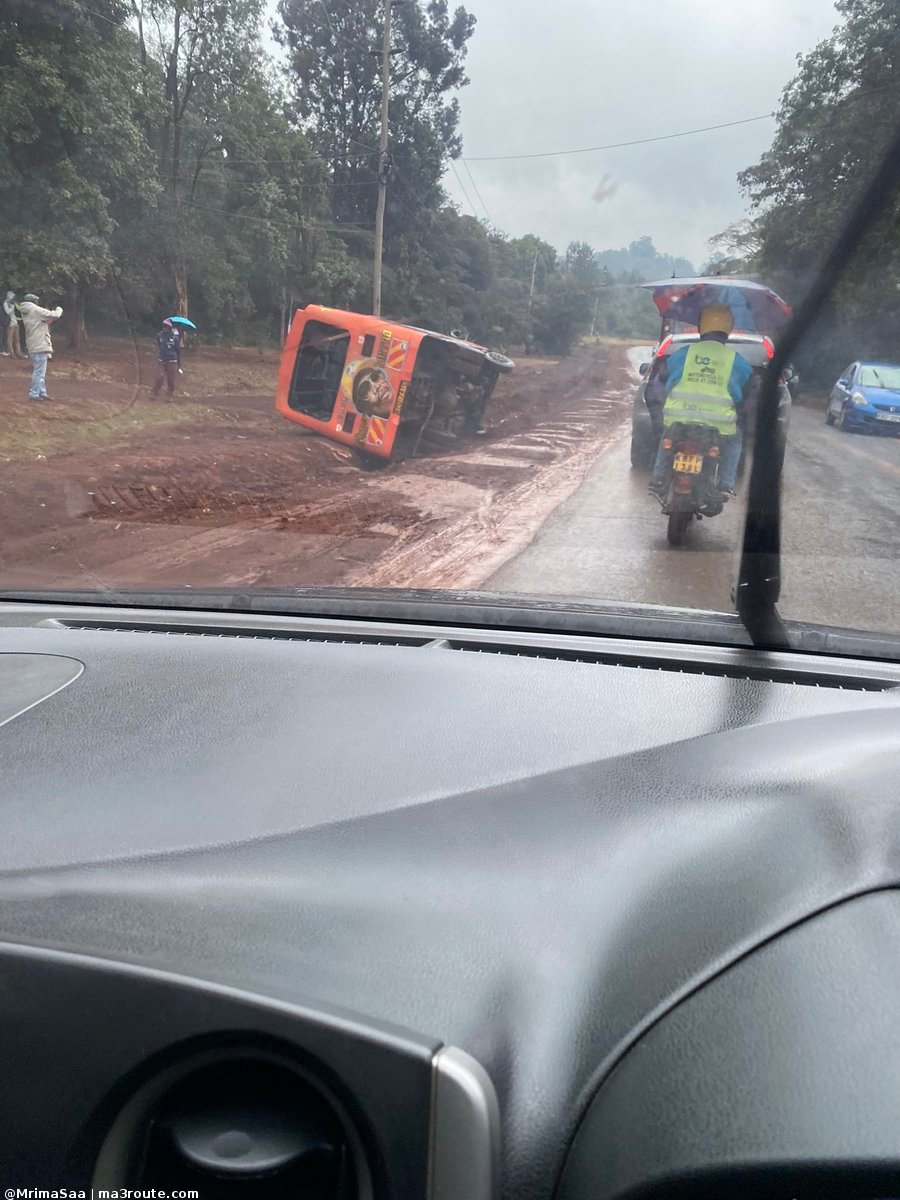 a3Route's tweet photo. 11:26 accident with @SuperMetro_Ke  on ngong road  https://t.co/hLoQAz3Okw via @MrimaSaa