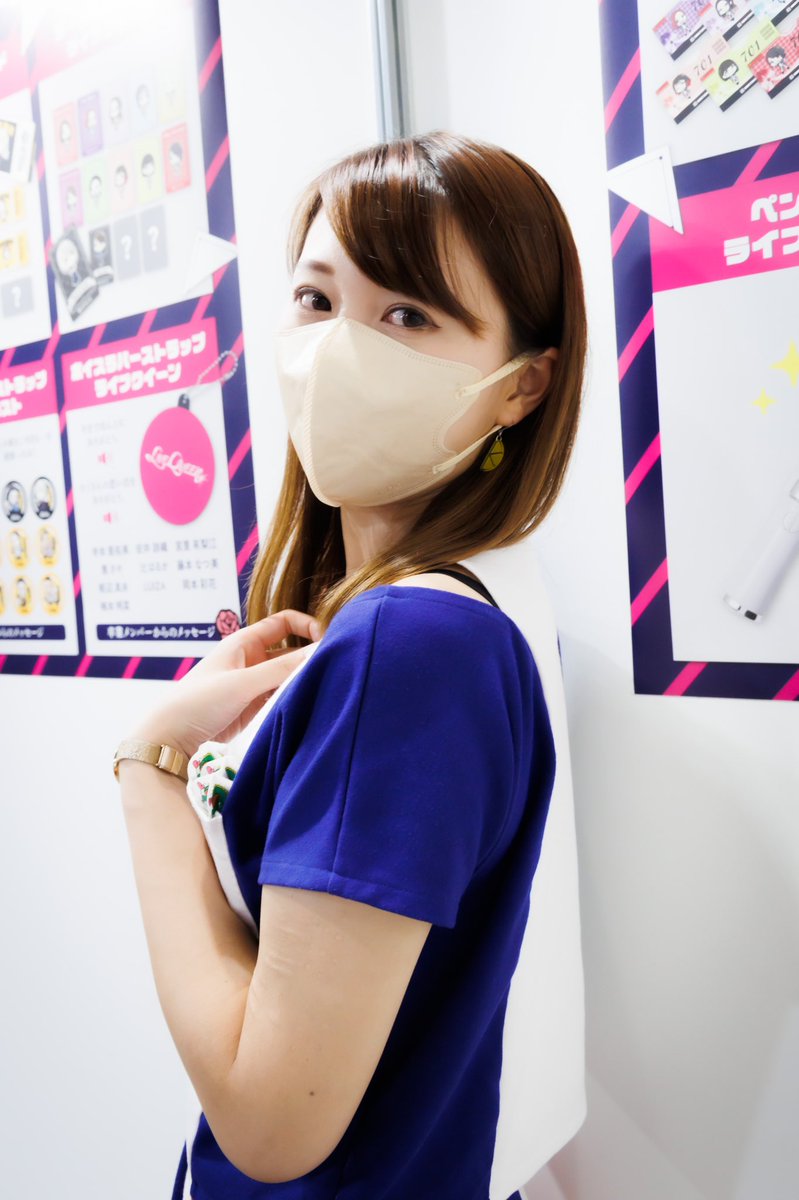 joverjover's tweet photo. 戸出 彩さん(@tode_chan )
先輩LQの卒業となった中で、最新LQの戸出ちゃんは現役続行。
候補〜なりたての頃以来のお見掛け。
落ち着きが出てきたなーって思いました。
たまには戸出ってるところも見たいです←
#ダーツ祭り
#ライブクイーン
#LiveQueen https://t.co/66XHdPPuKm