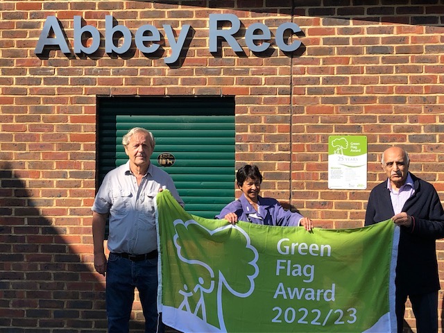 WERAMerton's tweet photo. WERA finally receives the new Green Flag.

To look at our other achievements go to our WEBSITE at 
https://t.co/3tSB7Gd6ZG https://t.co/yXxhJofzla