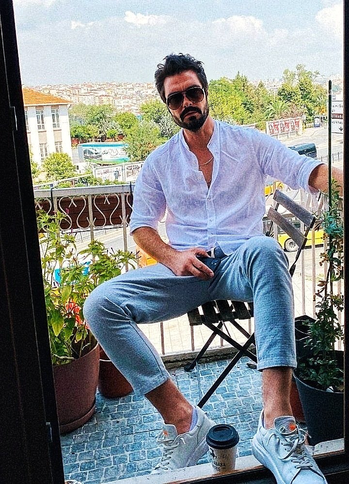 BtaAngela's tweet photo. 📸 || Halil, via IG Stories/Post.. ❤️🥰.. Lindoooo demais!!🤴💕

#DerinÖzledim 
#HalilİbrahimCeyhan https://t.co/Q1H5XFX0kr