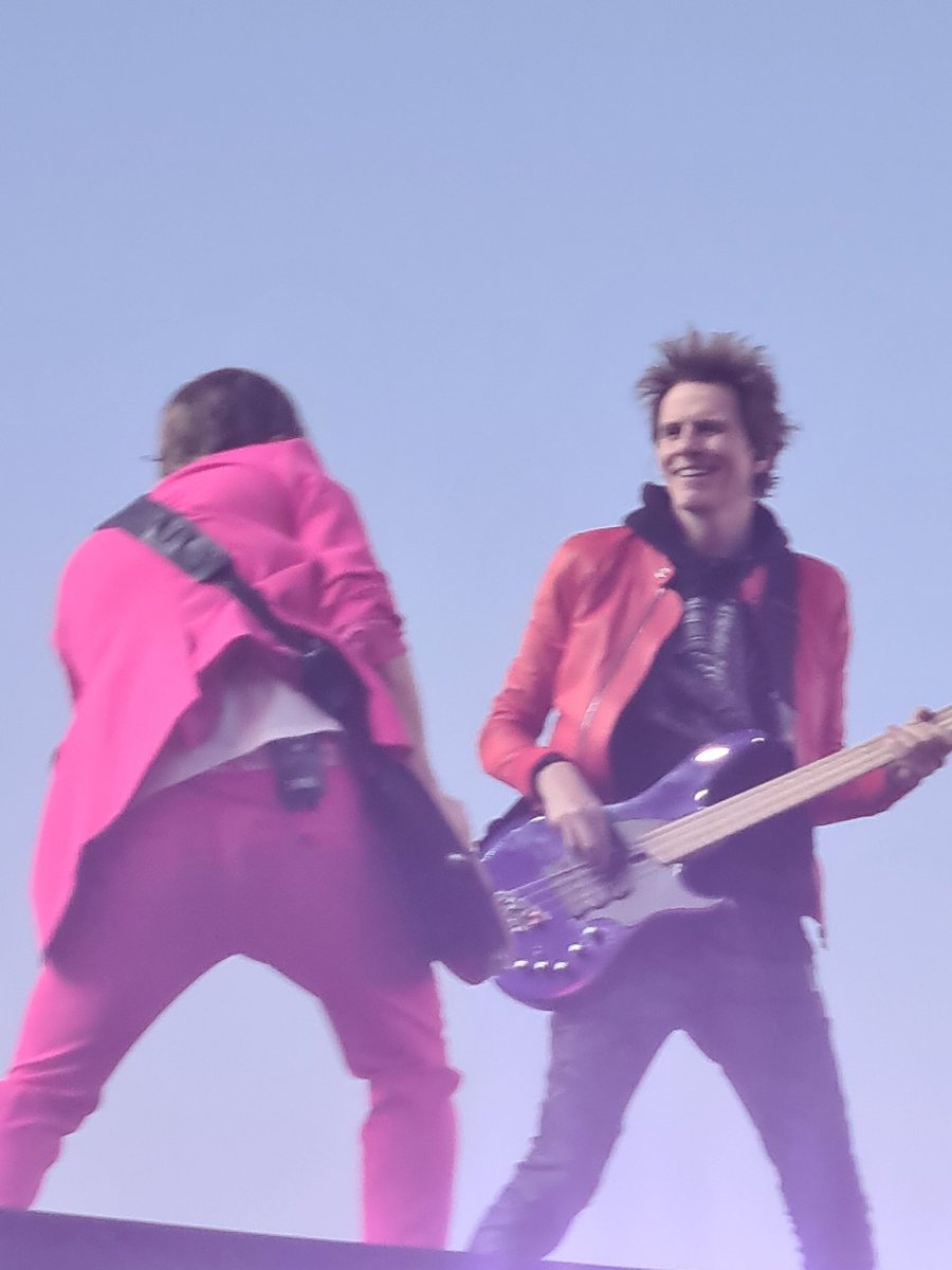 SusanVKemp's tweet photo. @EncoresClub @dombrownmusic Here's the backside view of the suit at Hyde Park! https://t.co/lTbTEUjJ6g