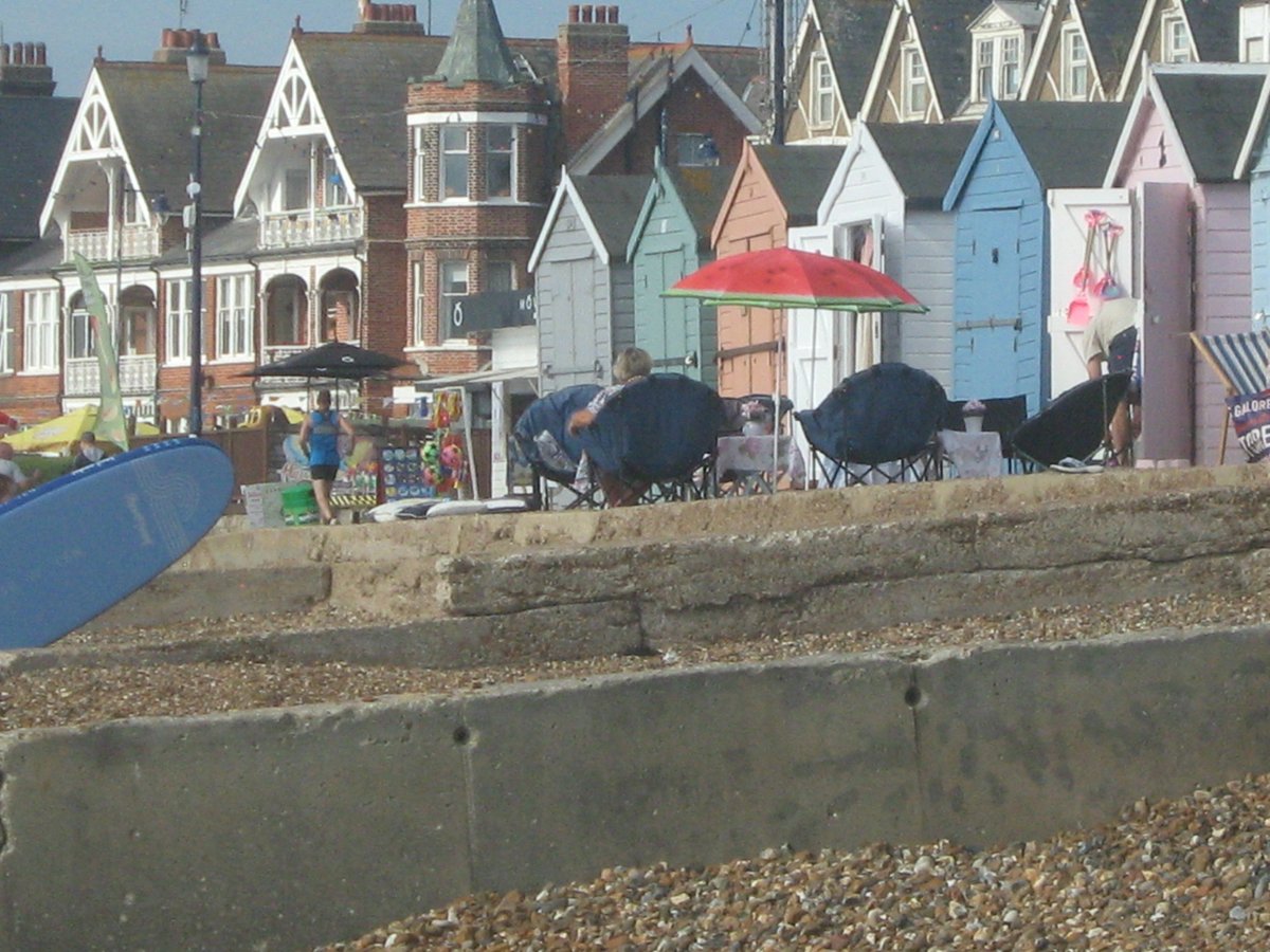 jonnyald's tweet photo. down at Felixstowe beach #lifesgreat #onthesea #inthesand #ontheprom #suffolk #coast #oldpier #beachhuts https://t.co/6soRbHH67S