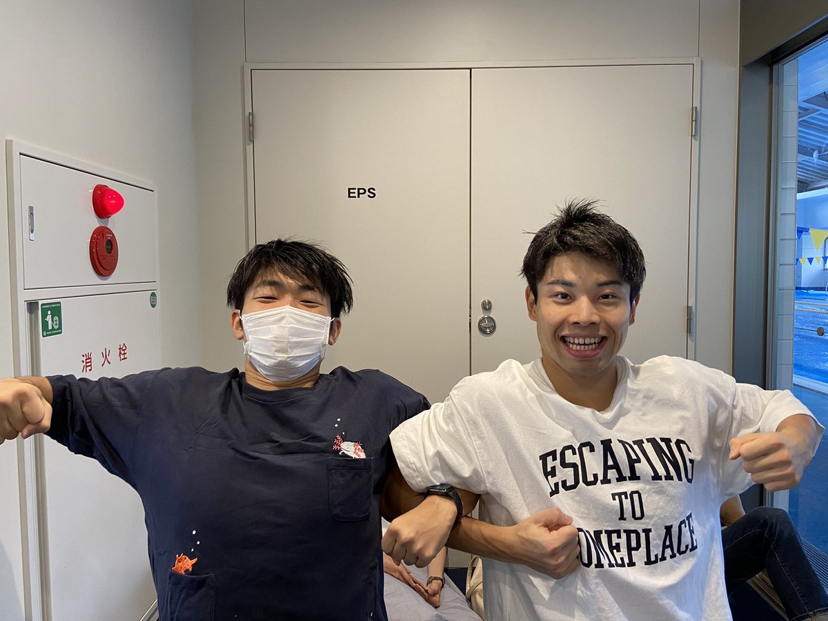 tust_red's tweet photo. インカレまであと1日🔥🔥🔥
いよいよ明日からインカレ開幕です！空じゃの翼さんと舘さん、安定のポーズで登場です！
常にチームを引っ張ってきたポイントゲッターの2人も遂に最後のインカレになります！何度も泳いできたであろう辰巳で有終の美を飾ってほしいです！！ https://t.co/7O77Zu5u8K