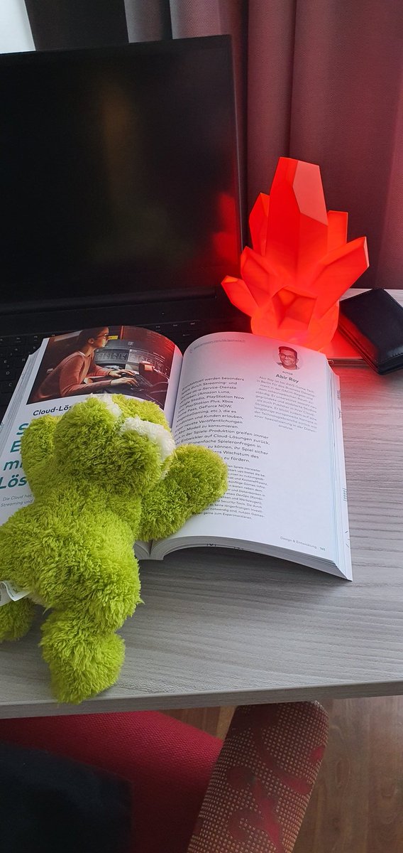 gameup_rlp's tweet photo. Der @Quantumfrog_ mit @BinaryImpactG Leselicht bei der Lektüre des supertollen #startup Guide vom @game_verband. Wir haben den Guide für euch am GameUp! Stand Halle 10.2, kommt einfach rum und fragt nach eurem Exemplar 🙂🚀
#gamescom2022 #indiedev https://t.co/SOHF8DIPq6