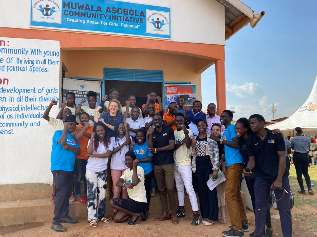 Muwala Asobola Community Initiative-MACI (@muwalaasobola) on Twitter photo It was a great honor to host H.E <a href="/kate_airey/">kate airey</a> OBE, the British High Commissioner in Uganda in Bwaise, Kawempe.
The young people shared with her what they do to transform their community, lives and well-being.
She encouraged them to keep pushing and assured them of her support. It was a great honor to host H.E <a href="/kate_airey/">kate airey</a> OBE, the British High Commissioner in Uganda in Bwaise, Kawempe.
The young people shared with her what they do to transform their community, lives and well-being.
She encouraged them to keep pushing and assured them of her support.