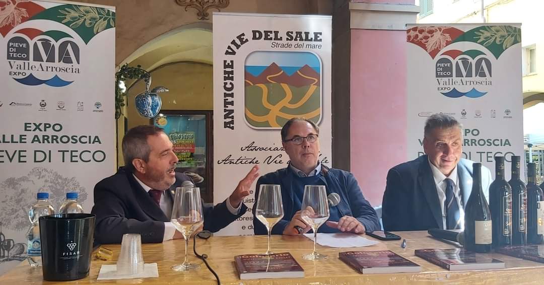 CCIAARIVLIG's tweet photo. Al via la seconda giornata di #Expo ValleArroscia
In corso "L' #Ormeasco e l'enoturismo", incontro con produttori degustazione annate più recenti e presentazione de "Il Golosario Wine Tour", a cura di Paolo Massobrio
#expovallearroscia2022
@ParcoAlpiLiguri @RegLiguria https://t.co/kRdUuSYUFf