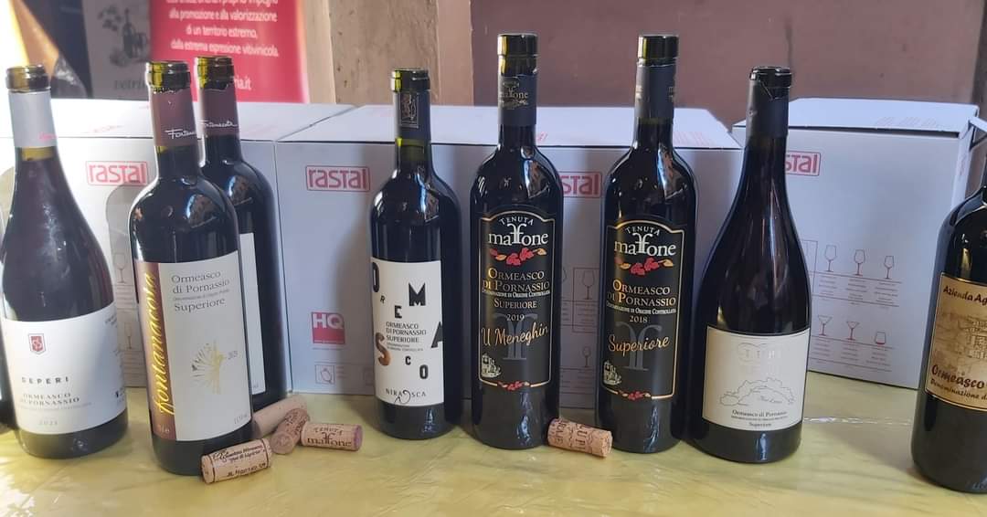 CCIAARIVLIG's tweet photo. Al via la seconda giornata di #Expo ValleArroscia
In corso "L' #Ormeasco e l'enoturismo", incontro con produttori degustazione annate più recenti e presentazione de "Il Golosario Wine Tour", a cura di Paolo Massobrio
#expovallearroscia2022
@ParcoAlpiLiguri @RegLiguria https://t.co/kRdUuSYUFf