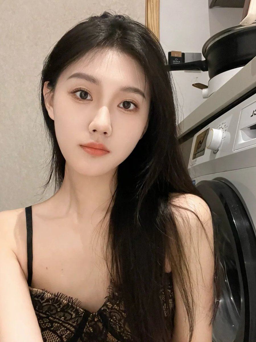 Sturt1O's tweet photo. 本女王要找一个足够忠诚，足够有奴性的狗作为本主的奴隶，跪地为奴，终生为奴，25以上来，喜欢姐姐的可以私。#同城 #下线 https://t.co/8YskEQwuyj