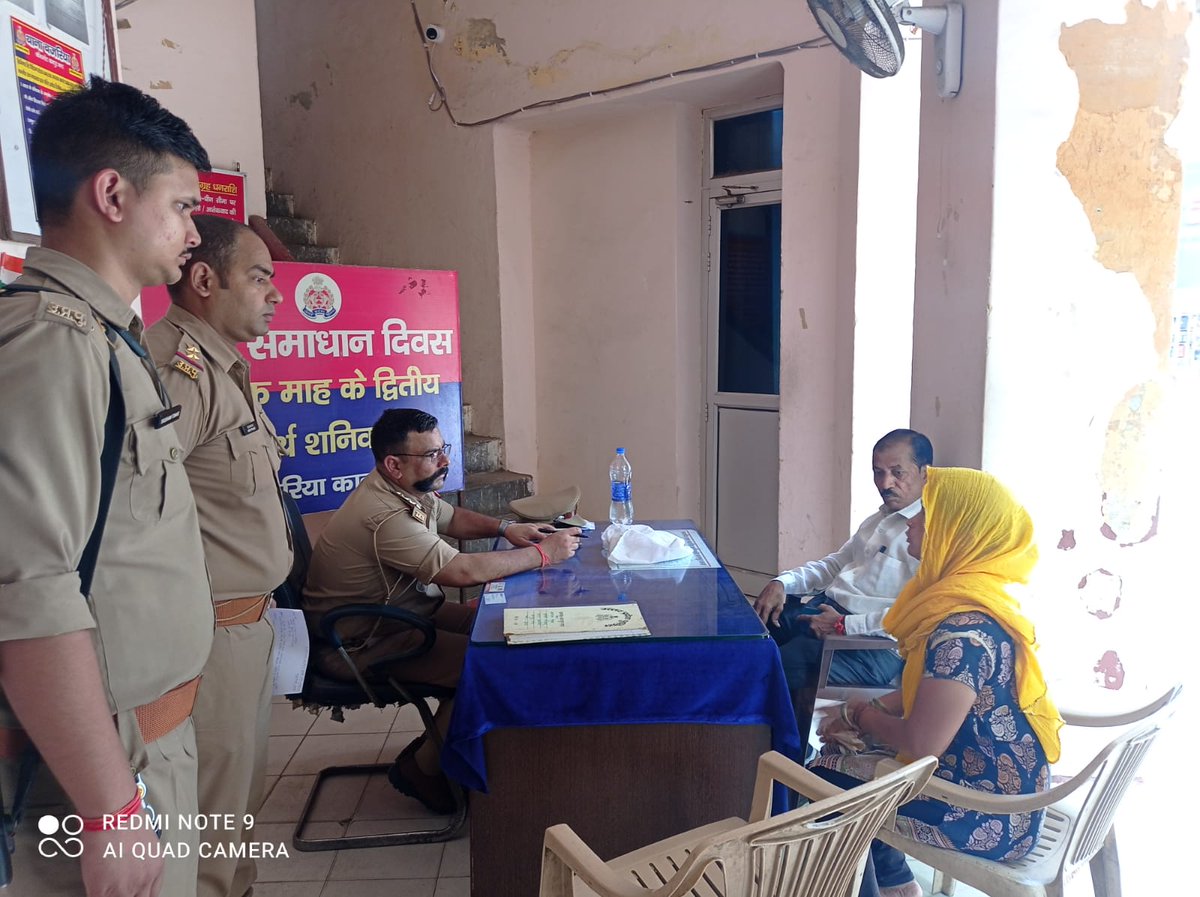 kanpurnagarpol's tweet photo. #POLICE_COMMISSIONERATE_KANPUR_NAGAR के समस्त थाना प्रभारी द्वारा समाधान दिवस पर जनता की समस्याओं    को सुना गया एवं प्राप्त शिकायतों के गुणवत्तापूर्ण व त्वरित निस्तारण हेतु सम्बन्धित को दिशा निर्देश दिये गये। @Uppolice https://t.co/YQOgJtwYYH