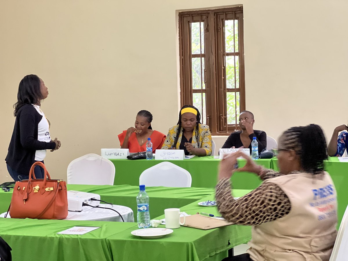 Online violence has become weapon of intimidation <a href="/CeciliaMaundu/">#BanOnlineViolenceKE 🇰🇪</a> warns #GenderandTechKE #DigitalSecurityKE
 female journalists in Bungoma <a href="/APC_News/">APC</a> <a href="/IawrtK/">IAWRT-Kenya</a> <a href="/josebigg/">Josephine Karani</a> <a href="/Kakai_Barbara/">MC Barbara Kakai</a> <a href="/karolcheza/">Carolyn</a> <a href="/VictoriahSinda2/">VICTORIAH SINDANI</a> <a href="/marvinmwavita/">Marvin Wangatiah</a>