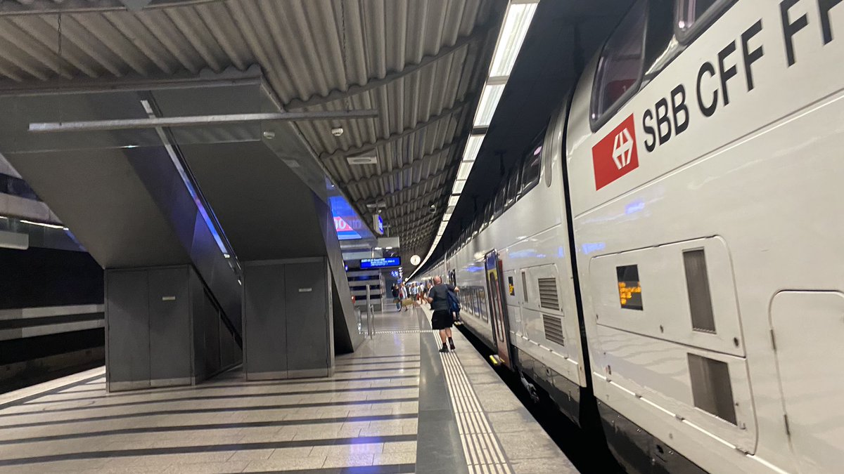 steschny's tweet photo. Ein seltenes Bild 😅 https://t.co/6WosoA1Rjp