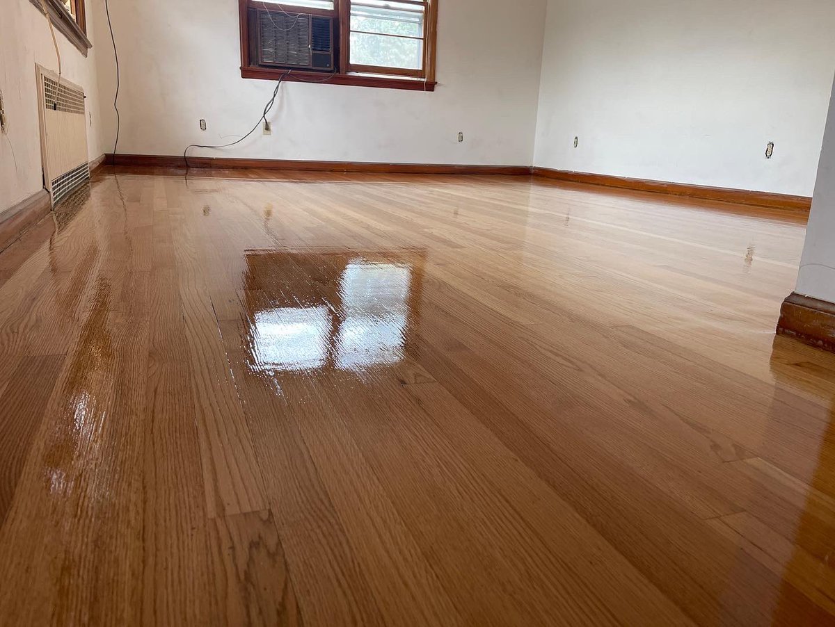 Floorandpaint's tweet photo. Beacon ny project sanding refinishing Redoak hardwood flooring natural color finish with oil based polyurethane https://t.co/eqWVM6gJKL