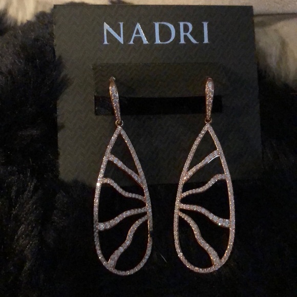 _FrancesMolina's tweet photo. So good I had to share! Check out all the items I'm loving on @Poshmarkapp #poshmark #fashion #style #shopmycloset #hollister #demdaco #nadri: https://t.co/Uw79bO9ykj https://t.co/Wmhpc9AjRm
