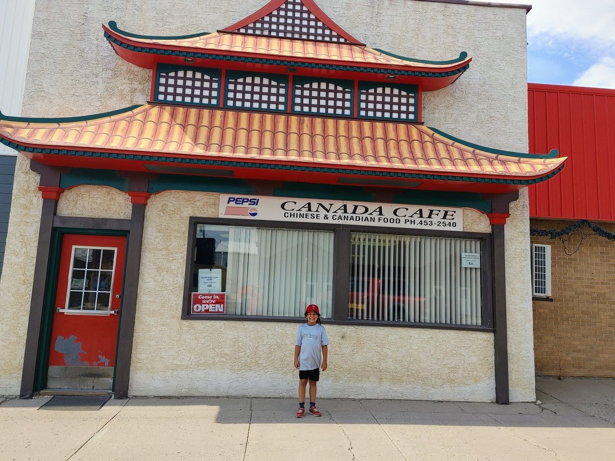 Big_G_09's tweet photo. #TheBestDay #BullsClub ๐ #fatherandsons #Saskatoon We down south in #Carlyle #Saskatchewan ๐จ๐ฆ for some @fsinations #fastball action #StandingBuffalo #Takojas #Smokey ๐ป bat catcher and doing a great job in his first softball action ๐ #goodpeople Jimmy #CanadaCafe #ChineseFood https://t.co/diRMRiiCLa