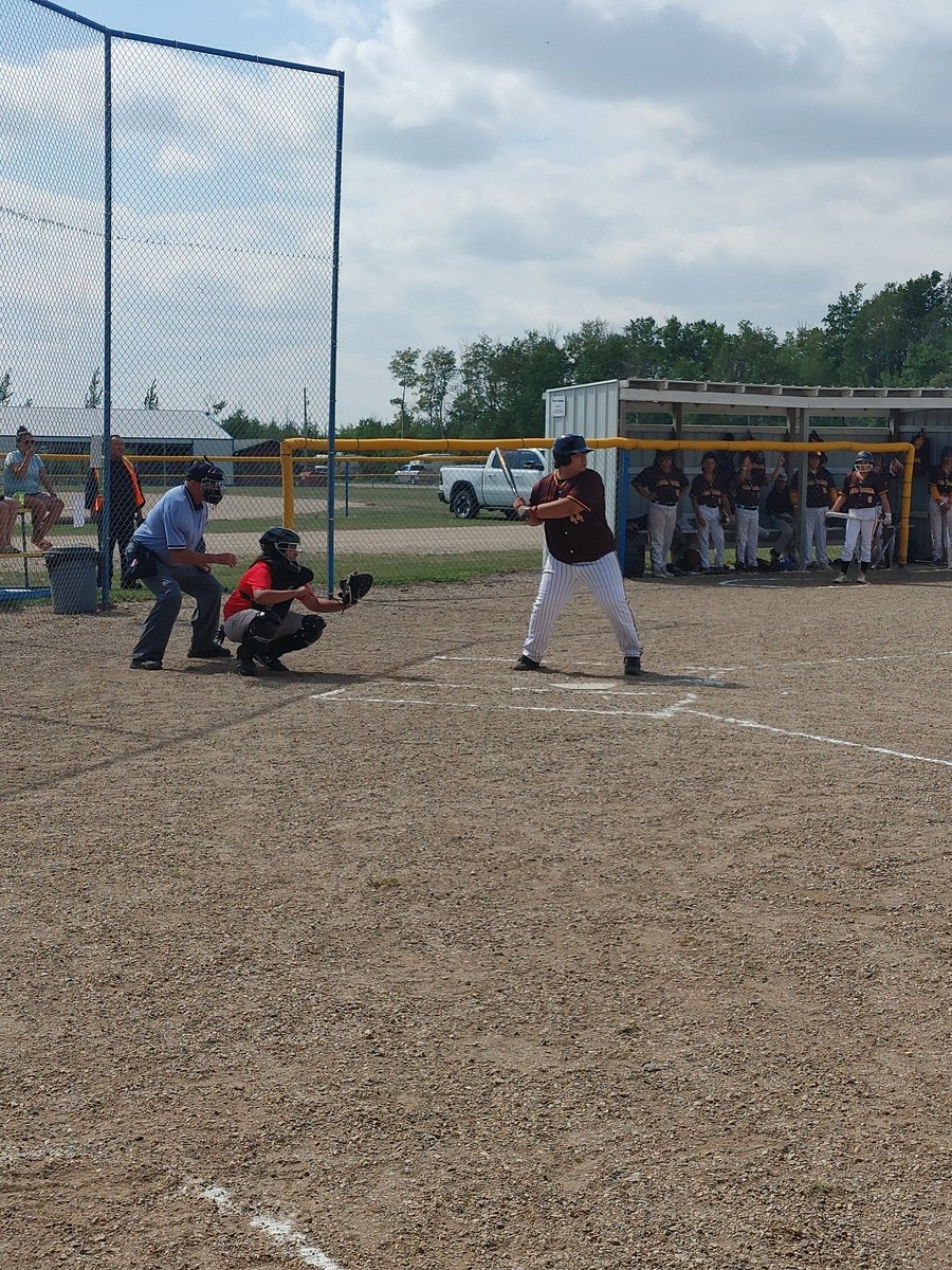 Big_G_09's tweet photo. #TheBestDay #BullsClub ๐ #fatherandsons #Saskatoon We down south in #Carlyle #Saskatchewan ๐จ๐ฆ for some @fsinations #fastball action #StandingBuffalo #Takojas #Smokey ๐ป bat catcher and doing a great job in his first softball action ๐ #goodpeople Jimmy #CanadaCafe #ChineseFood https://t.co/diRMRiiCLa