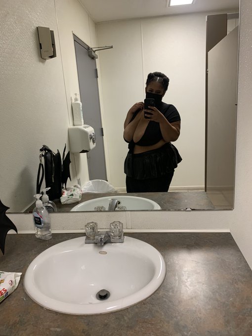 Started using insta more cause I finally got my algorithm to finally suggest BLACK and PLUS SIZE pole