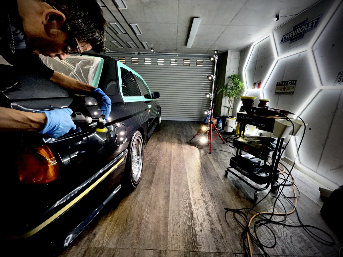 teruboo's tweet photo. 昨日投稿したお車です。
色々施工したので分けて投稿致します😊
古い車はカクカクしてるのでミニポリッシャー 必須!!
#プロテクションフィルム
#カーコーティング
#polishart #ECLA
#ppf #bmw #bmwm3
#コンプリートカー
#idingpower #旧車
#マニア #趣味部屋
#ガレージライフ https://t.co/uY112kVRUX