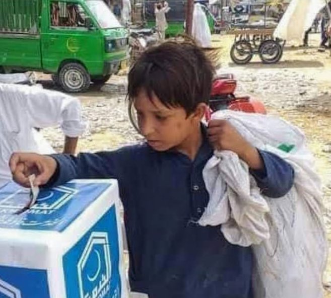 A flood victim donating for the flood victims 😢