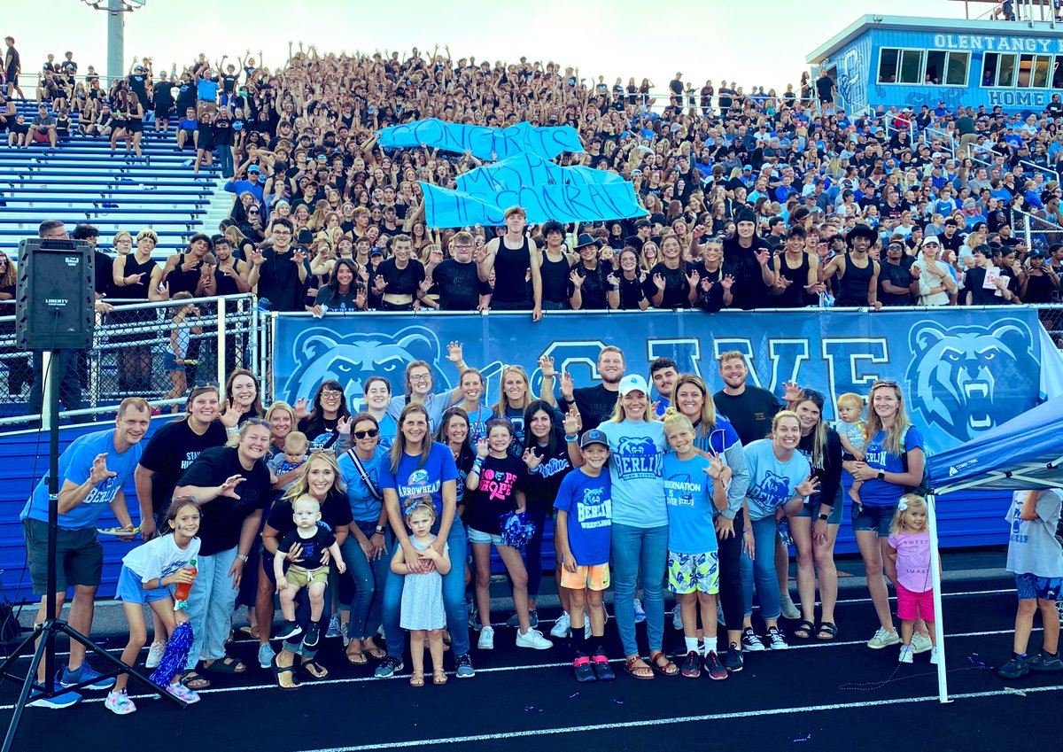 Todd_spinner's tweet photo. The student section congratulated Mrs Conrad &amp; Mrs Pratt tonight along with our Bear staff. #Family🐻
@BerlinBears_SS @MainObhs @ErinBushOBHS @Jen_Weaver09 @Mrs_Pratt_OBHS @conrad_maria @OlentangySD https://t.co/7KIhtcFrR7