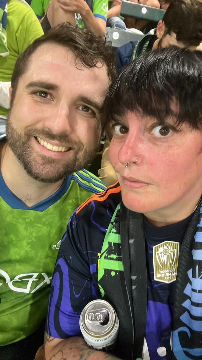 RS_Paige's tweet photo. @TheTallestCoop I wore my ccl patch to pdx https://t.co/Ifdj33dbnJ