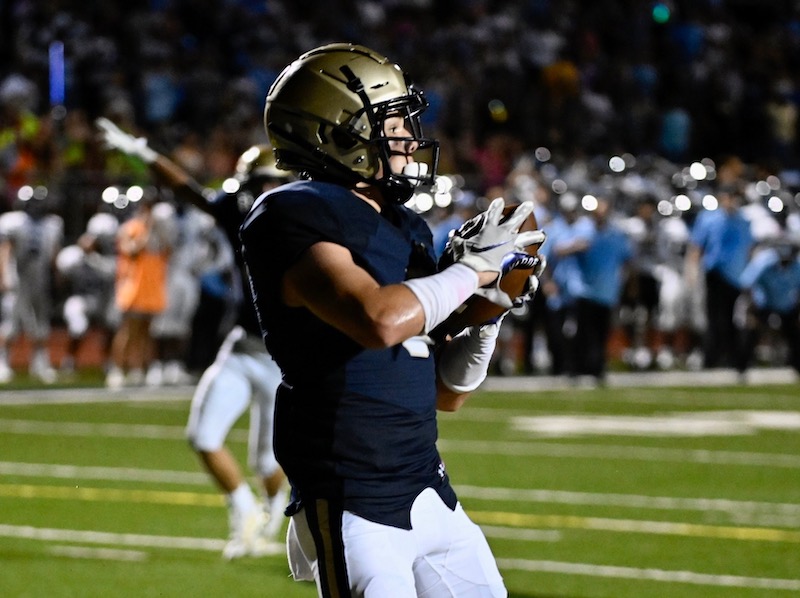 AlecEtheredgeSC's tweet photo. On the final play of the game, Briarwood takes down Spain Park by two thanks to a perfect pass from Christopher Vizzina to Brady Waugh that capped off the perfect drive. 

Story/Photos: https://t.co/eOOsQOsMMp https://t.co/GCj0HiOfTx