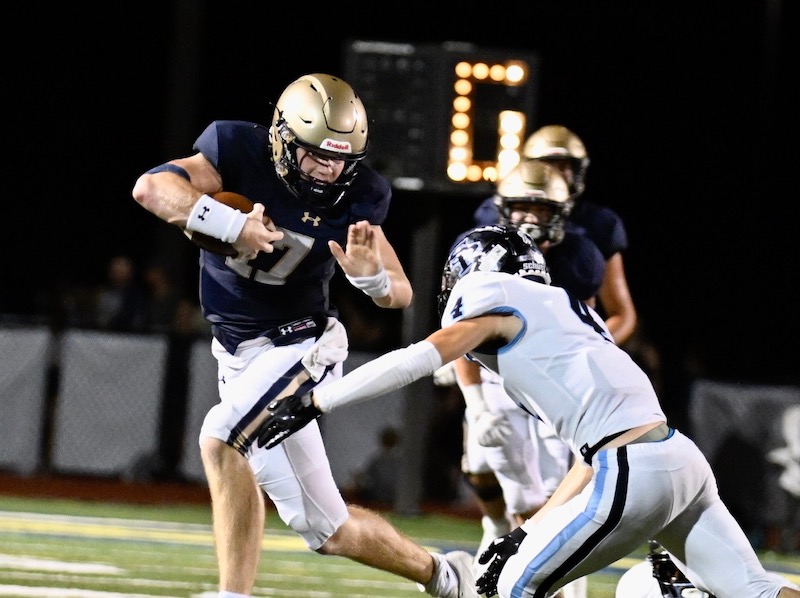 AlecEtheredgeSC's tweet photo. On the final play of the game, Briarwood takes down Spain Park by two thanks to a perfect pass from Christopher Vizzina to Brady Waugh that capped off the perfect drive. 

Story/Photos: https://t.co/eOOsQOsMMp https://t.co/GCj0HiOfTx