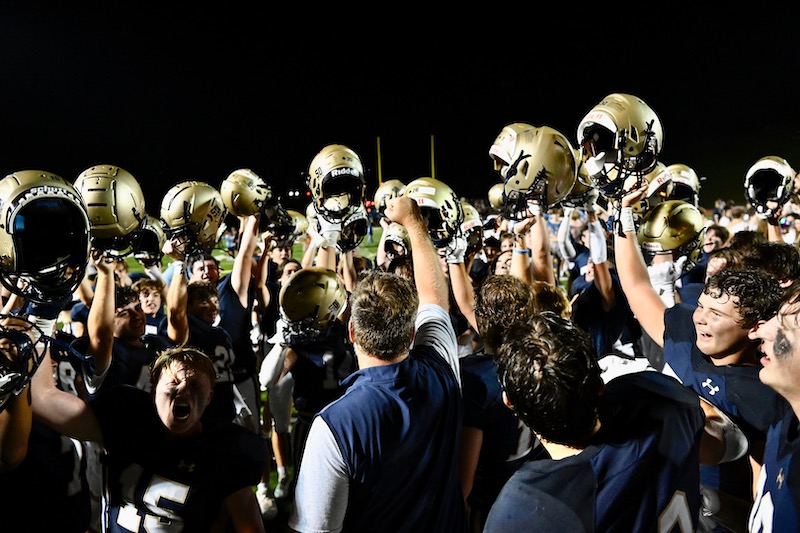 AlecEtheredgeSC's tweet photo. On the final play of the game, Briarwood takes down Spain Park by two thanks to a perfect pass from Christopher Vizzina to Brady Waugh that capped off the perfect drive. 

Story/Photos: https://t.co/eOOsQOsMMp https://t.co/GCj0HiOfTx