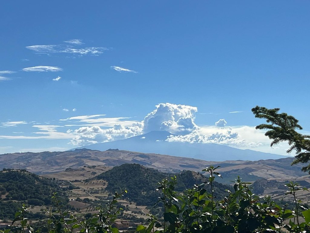 tonyatthetable's tweet photo. On clear days you can see #MountEtna from my cousins’ backyard. In a few of the pictures, you can see the largest #volcano in #Italy smoking. #Etna #Muntagna #Muncibbeddu #Mongibello https://t.co/2STJ7hw7cs