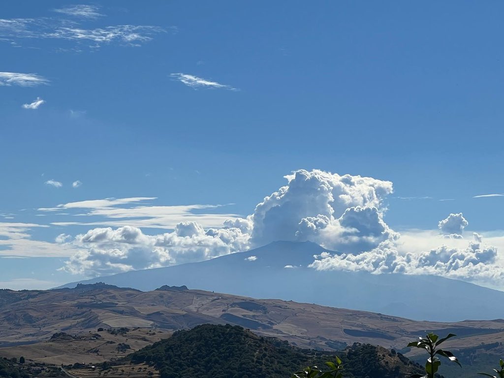 tonyatthetable's tweet photo. On clear days you can see #MountEtna from my cousins’ backyard. In a few of the pictures, you can see the largest #volcano in #Italy smoking. #Etna #Muntagna #Muncibbeddu #Mongibello https://t.co/2STJ7hw7cs
