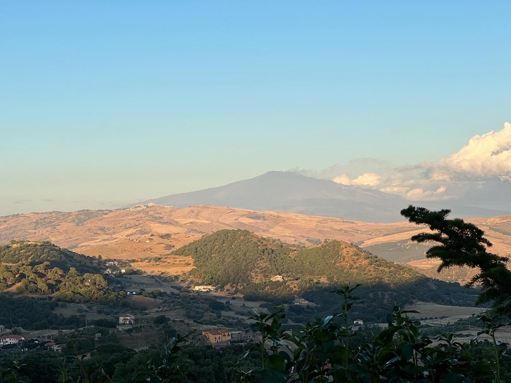 tonyatthetable's tweet photo. On clear days you can see #MountEtna from my cousins’ backyard. In a few of the pictures, you can see the largest #volcano in #Italy smoking. #Etna #Muntagna #Muncibbeddu #Mongibello https://t.co/2STJ7hw7cs