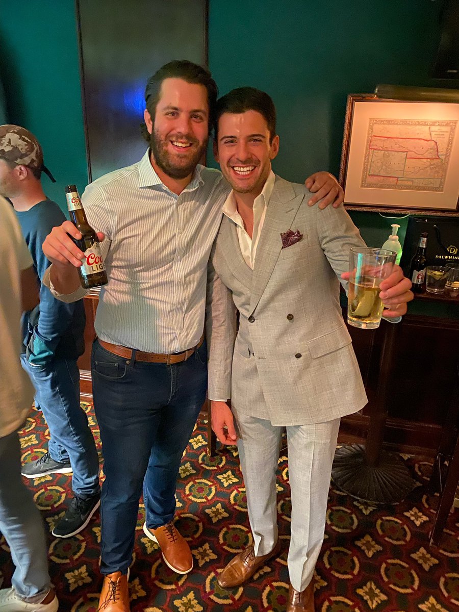 Moose&Roons tweet media