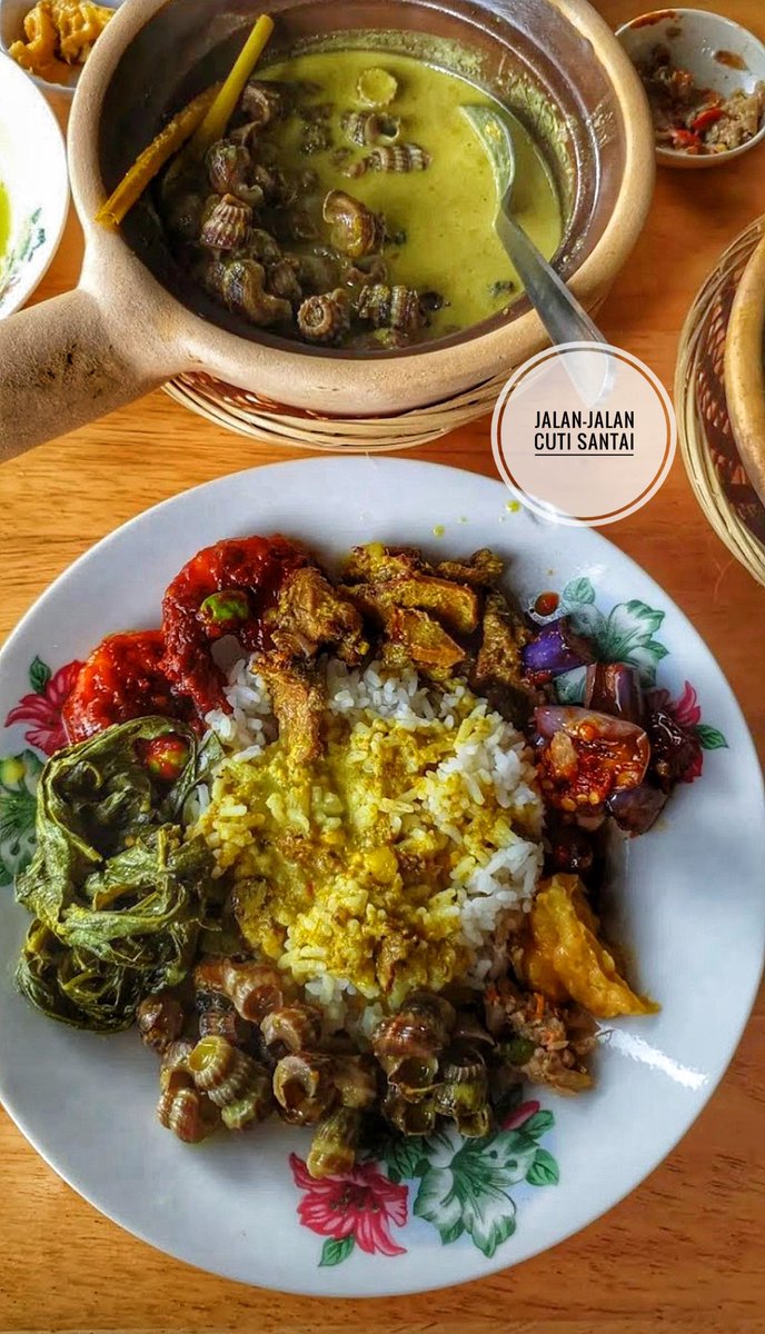 MalaysianFoods's tweet photo. Tempat makan masakan Asli tradisional Negeri Sembilan atas bukit di Tampin! 

Hanya 1 jam setengah dari Kuala Lumpur,apa salahnya utk travel dengan jarak ini utk merasakan lauk-pauk Melayu yg sedap,ditambah pula dengan suasana santai2 atas Bukit. 

📌LOMAK SALAI https://t.co/3e6kaLGCTX