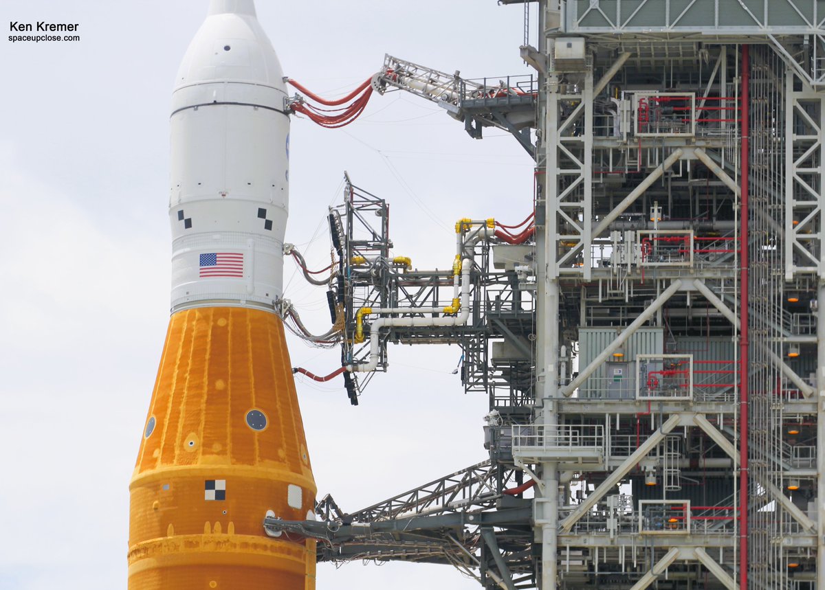 ken_kremer's tweet photo. Up Close exhilaration with #SLS and umbilicals for Orion, ICPS upper stage & TSMU core stage cryogenic prop loading at #pad39B @NASAKennedy - taken during remote camera setup Friday, Aug 26. For #Artemis1 liftoff targeting Aug 29 at 833 AM ET @NASA_SLS @NASA_Orion spacecraft https://t.co/HhVtDhMmjl