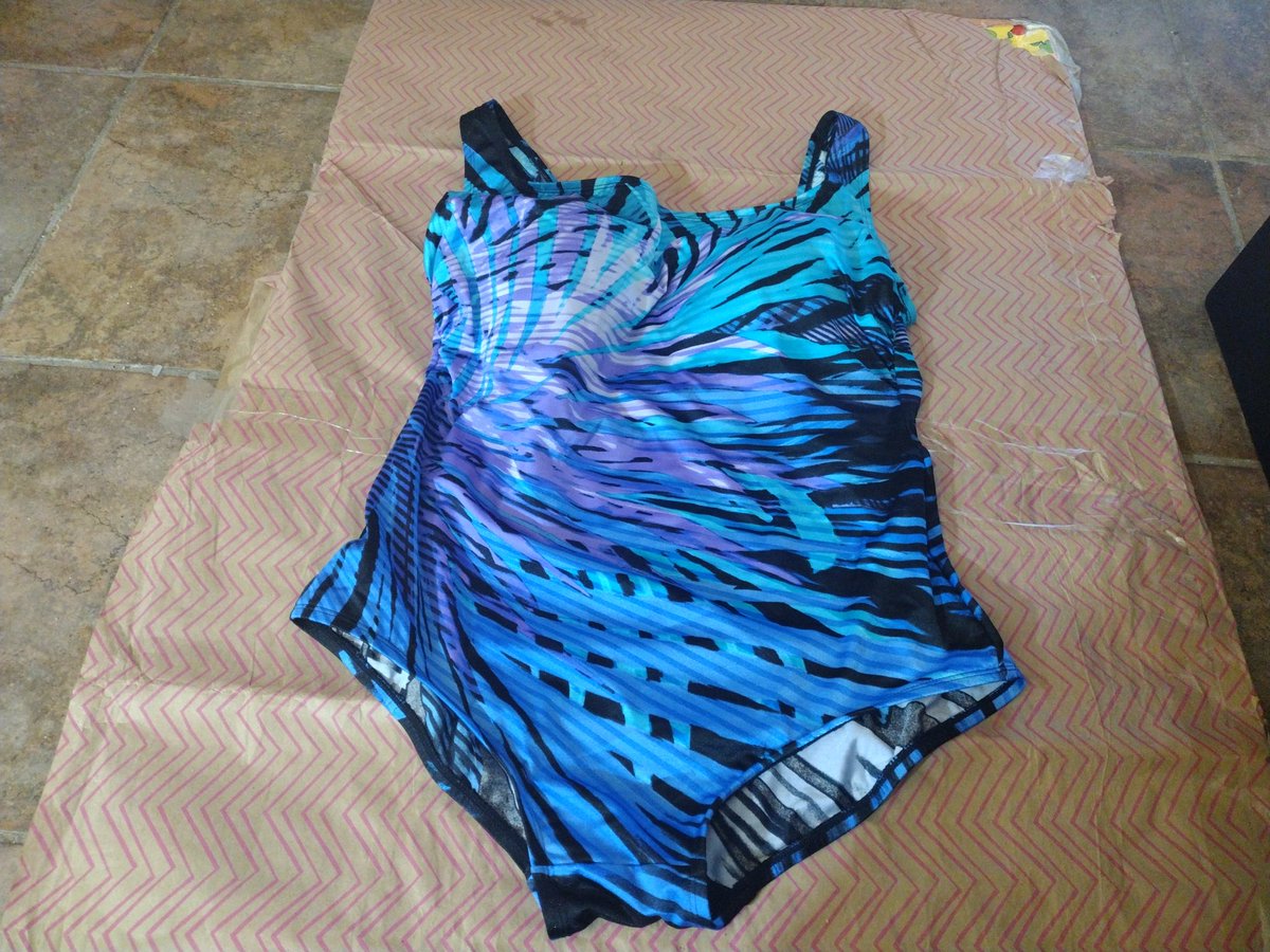 top_ebay's tweet photo. The Clothing Buzz on eBay. https://t.co/koXIXZlcyd