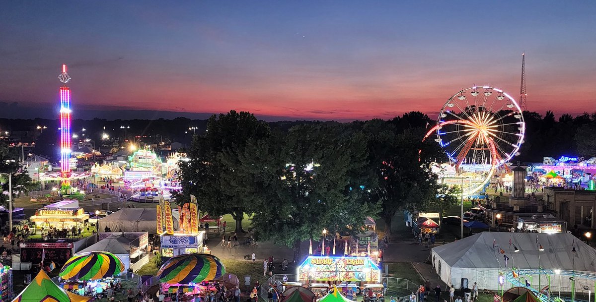 The 100th anniversary Du Quoin State Fair opened tonight.  North American Midway Entertainment has given Southern Illinois the nicest midway ever here.  #duquoinstatefair #southernillinois #northamericanmidwayentertainment